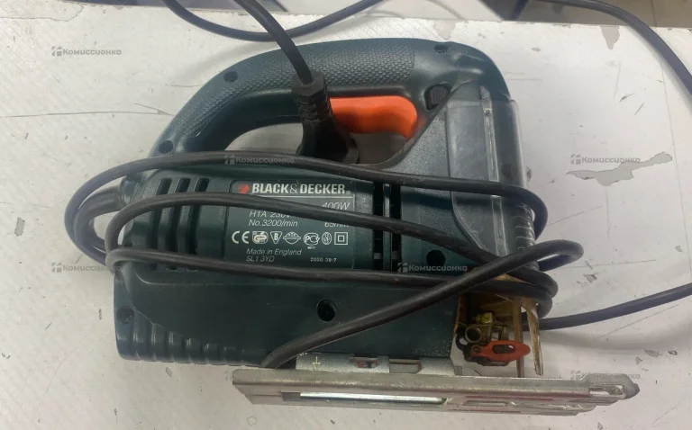 Электролобзик Black&Decker KS631