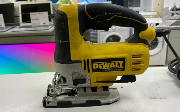 Электролобзик Dewalt DW349-KS