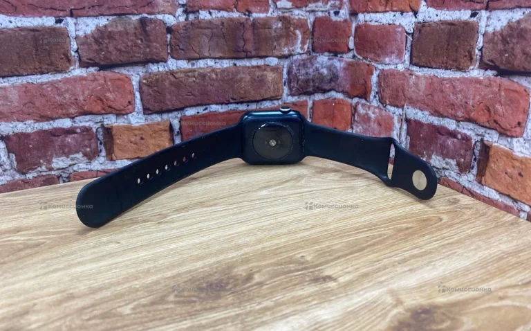 Часы  Apple Watch se 2