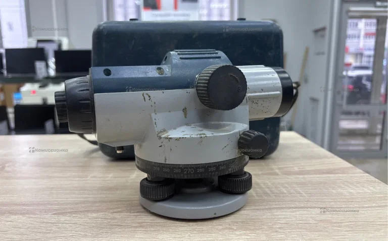 Оптический нивелир Bosch GOL 32 D Professional (06