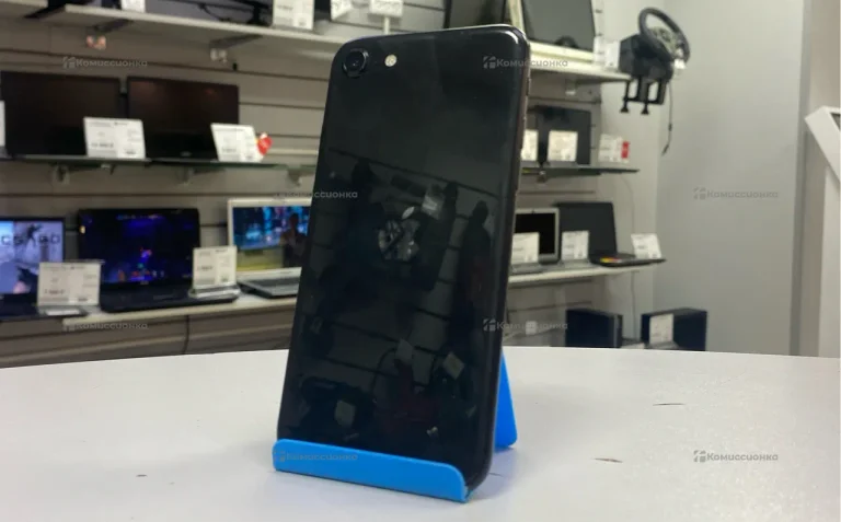 Apple iPhone SE 2020 64 ГБ.