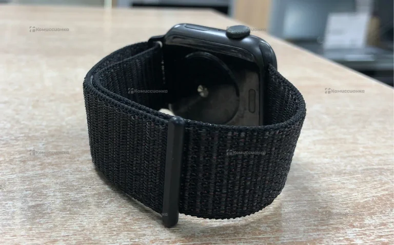 Часы  Apple Watch SE 44