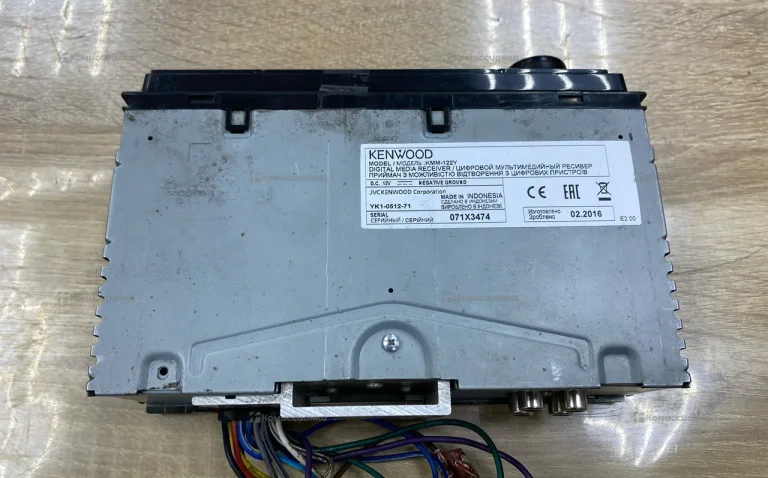 Автомагнитола  Kenwood KMM-122y