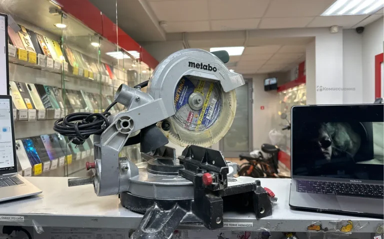 Торцовочная пила metabo KS 216 M Lasercut