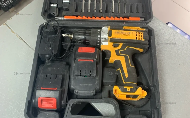 Шуруповерт реплика Dewalt