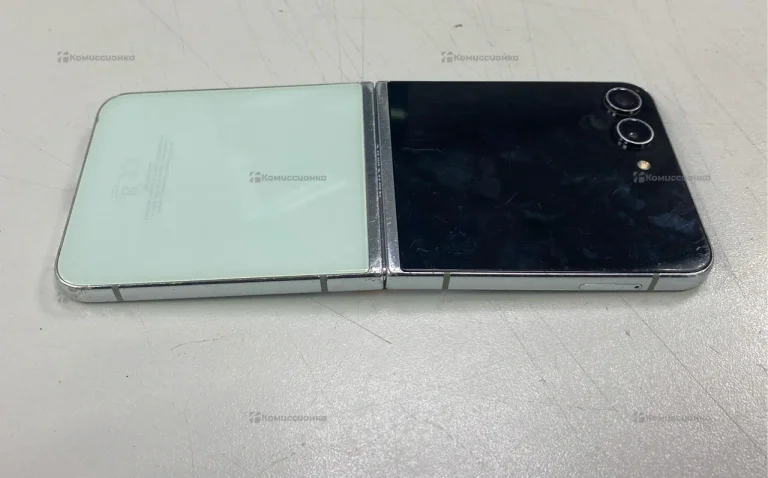 Samsung Galaxy Z Flip 5 8/128 ГБ