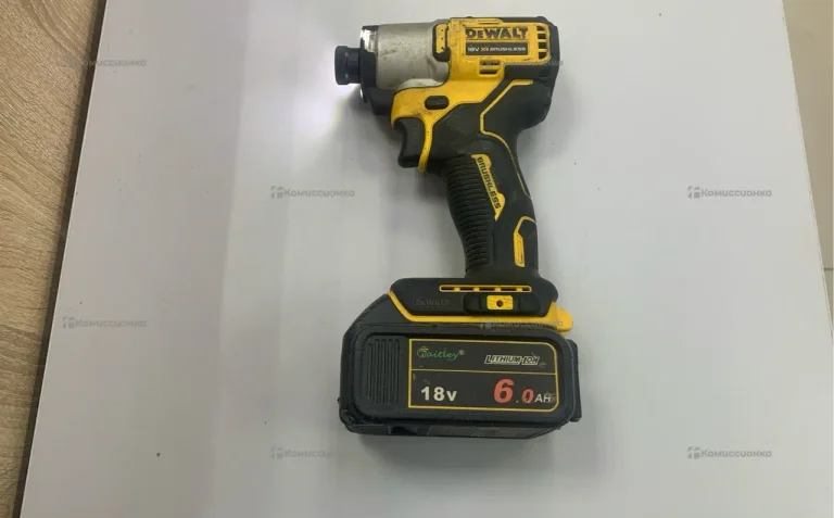 Винтоверт DeWALT DCF840