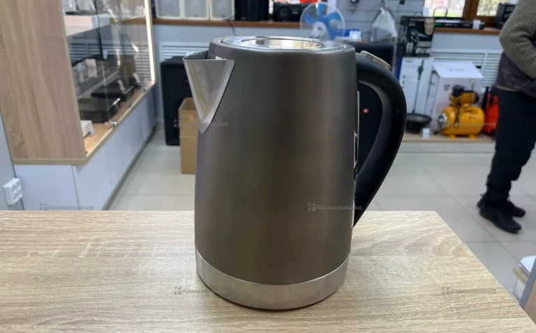 Чайник Redmond RK-M173S-E