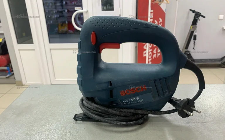 Электролобзик Bosch GST 65 B