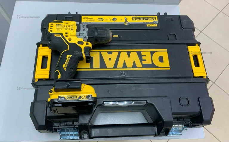 Аккумуляторная дрель-шуруповерт DeWALT DCD701