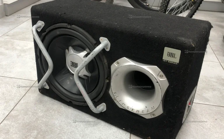Сабвуфер  JBL GT5-1204BR