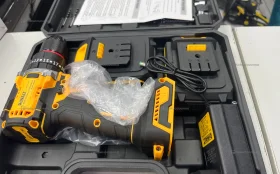 Шуруповерт бесщеточный Dewalt 21V