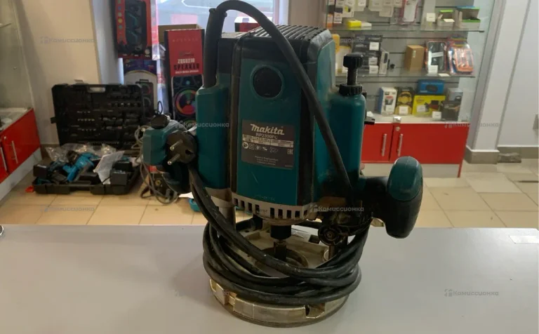 Фрезер makita RP2300FC