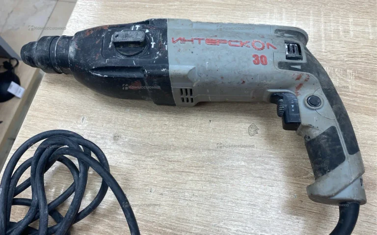 Перфоратор Интерскол П30/900.