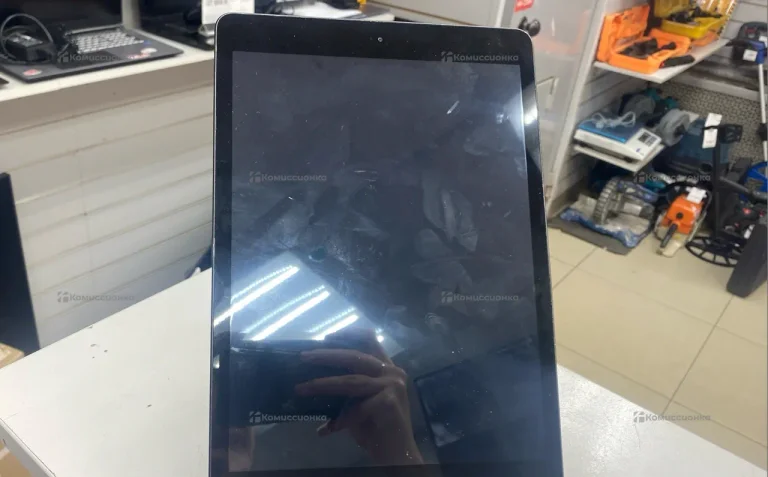Планшет Apple iPad 8 поколения.