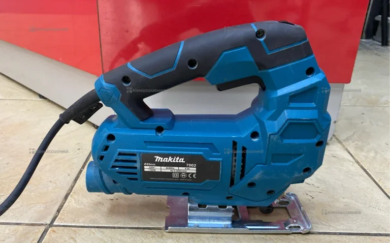 Электролобзик Makita 7002 реплика