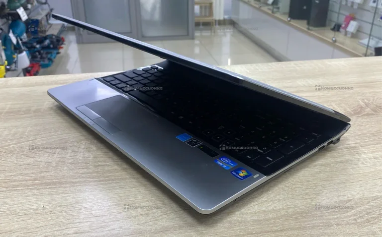 Ноутбук  Samsung 300E