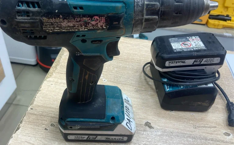 шуруповерт  makita DF488D