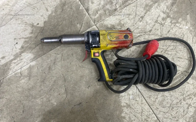 Заклепочник Skytools sk1008