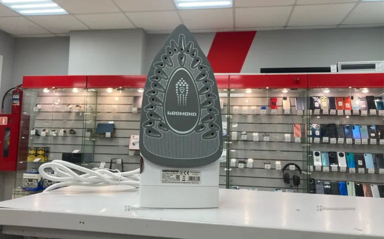 Утюг Redmond RI-C289