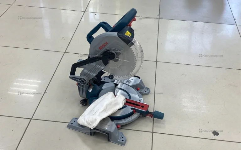 Торцовочная пила BOSCH GCM 216
