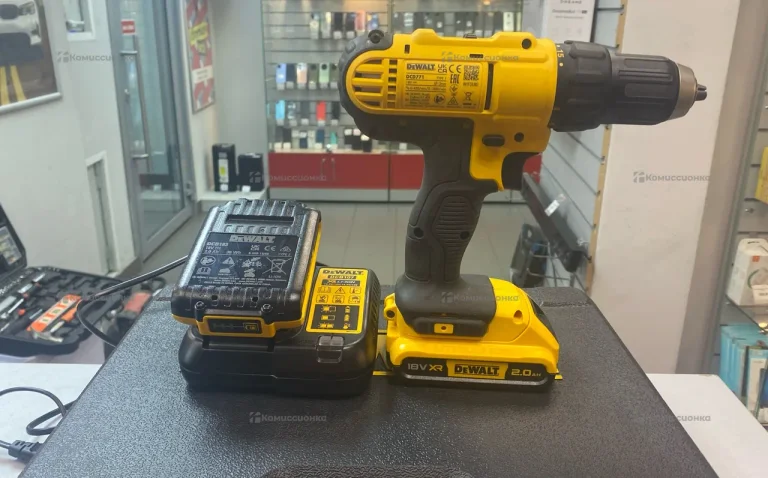 Дрель-шуруповерт dewalt DCD771C2
