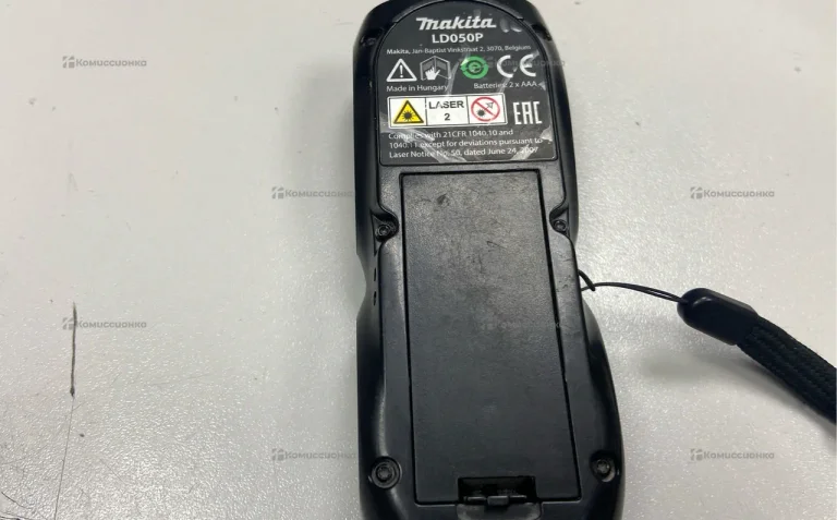 Лазерный дальномер makita LD050P