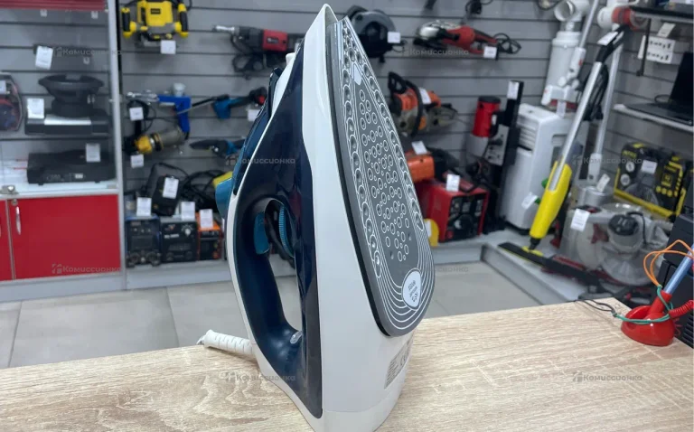 Утюг Tefal AM0-4523