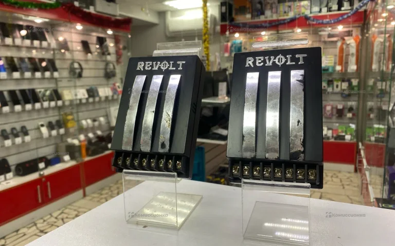 Кроссоверы Revolt 3 палосные