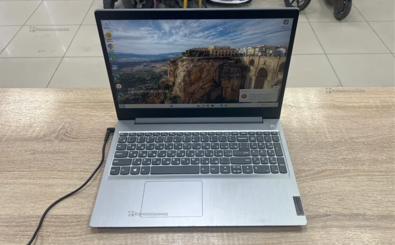 Ноутбук  Lenovo 81QW