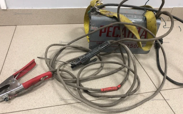 Сварочный аппарат РЕСАНТА САИ-250 (с проводами)