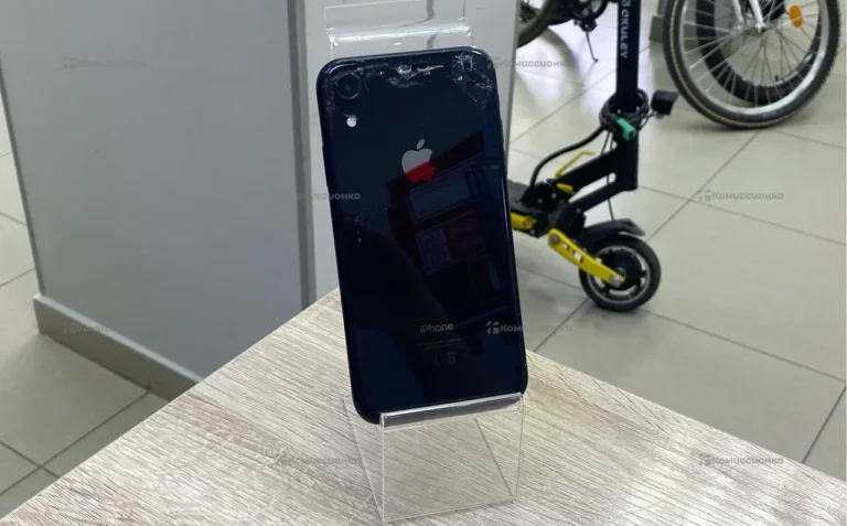 iPhone XR 3/64 ГБ