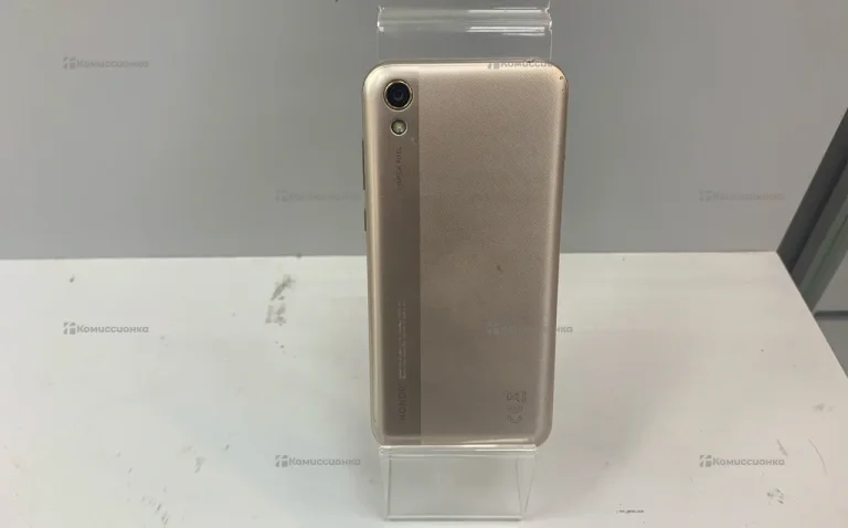 Honor 8S 2/32 ГБ.