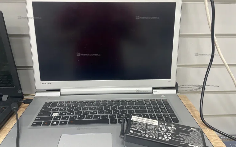 Lenovo idealpad 700 17 isk