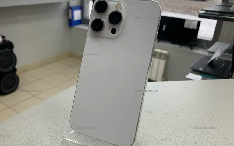 Apple iPhone XR 3/128 ГБ(в корпусе 16 pro)