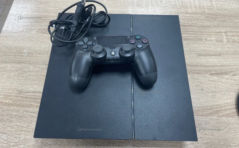 Приставка PS4 с дисководом