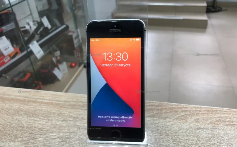 IPhon SE 32 гб