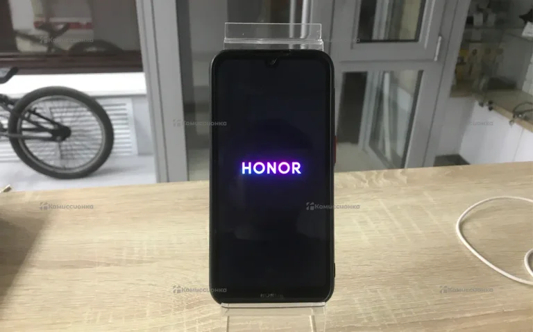 Honor 8S 2/32 ГБ.
