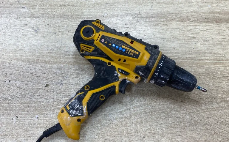 Дрель-шуруповерт Denzel SD-300-10