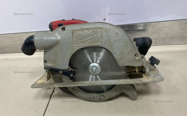 Дисковая пила Milwaukee SCS 65 Q