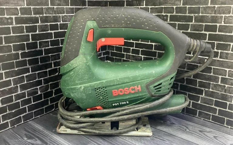 Электролобзик Bosch.