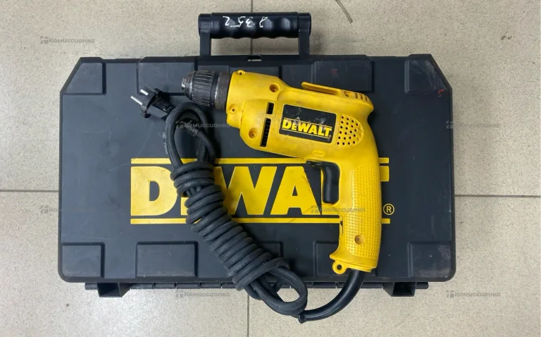Дрель-шуруповерт dewalt D21008