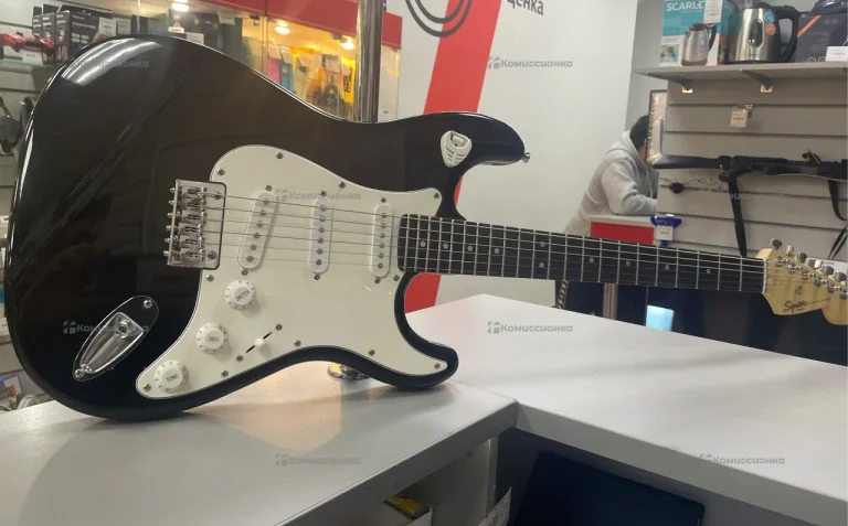 Электрогитара Fender Squier Stratocaster