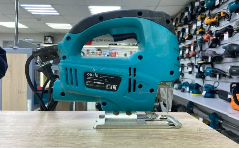 Электролобзик Oasis LE-65
