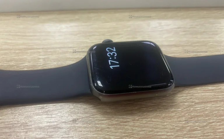 Часы  Apple Watch Series 5 44mm