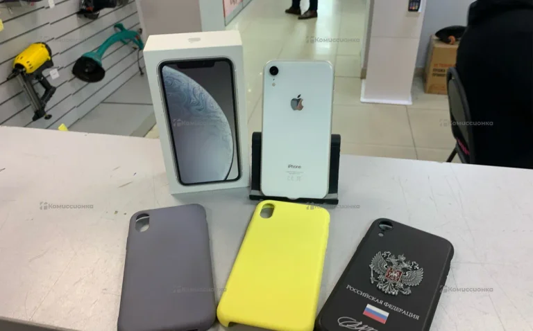Apple iPhone XR 3/128 ГБ
