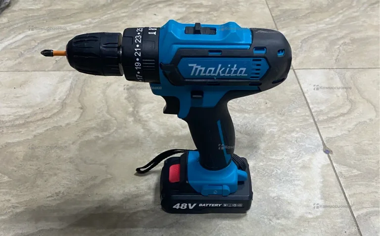 Шуруповерт Makita.