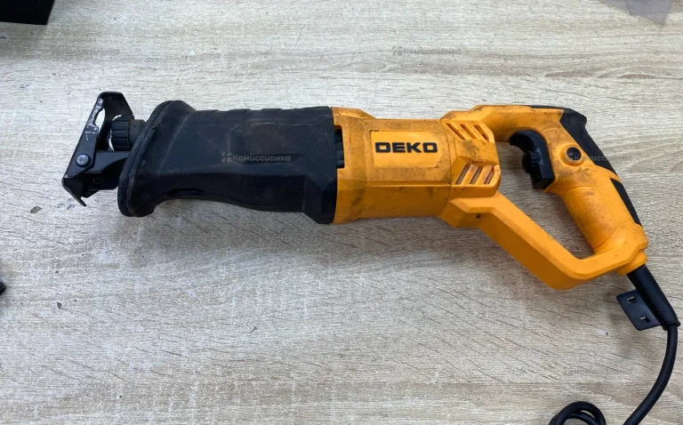 Сабельная пила DEKO DKRS1000