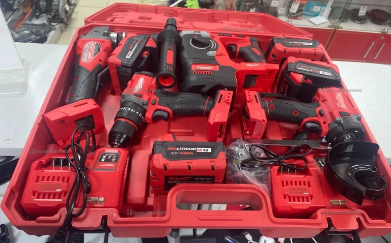 набор Milwaukee 4 в 1.