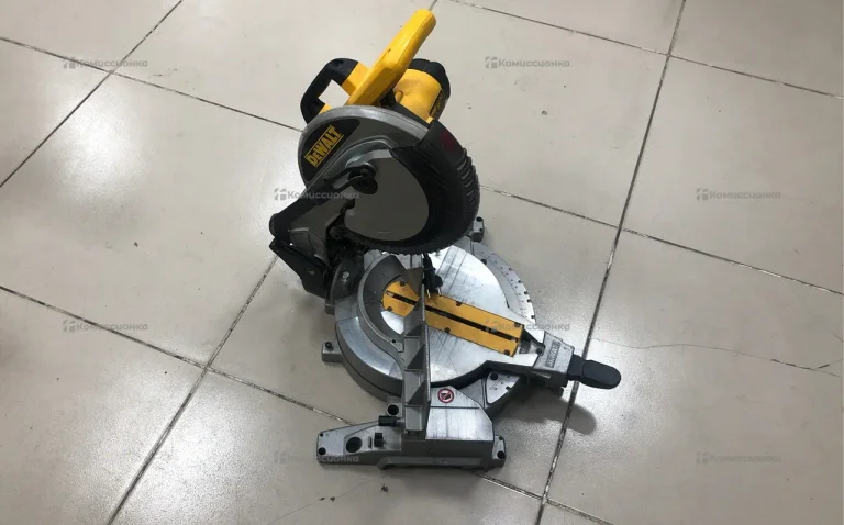 Торцовочная пила dewalt DW713
